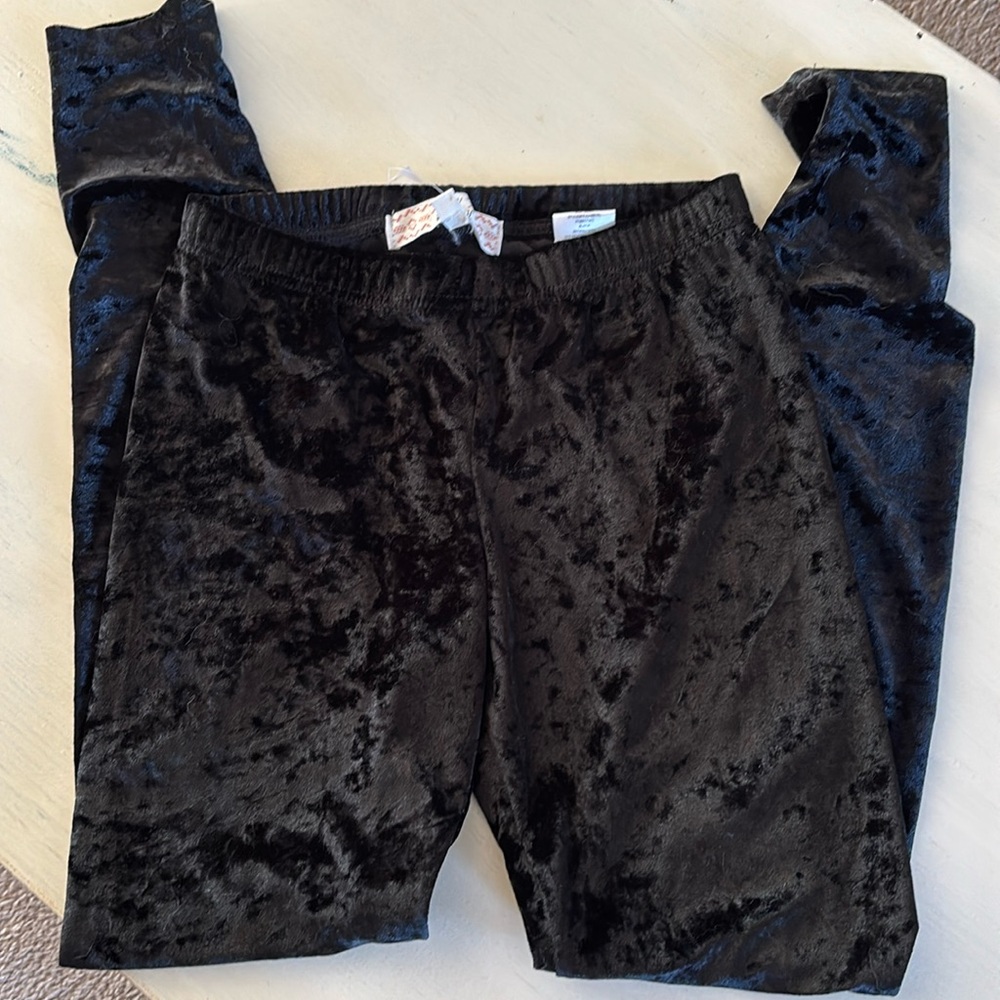 Pink Republic crushed velvety look size Xs legging
NWT